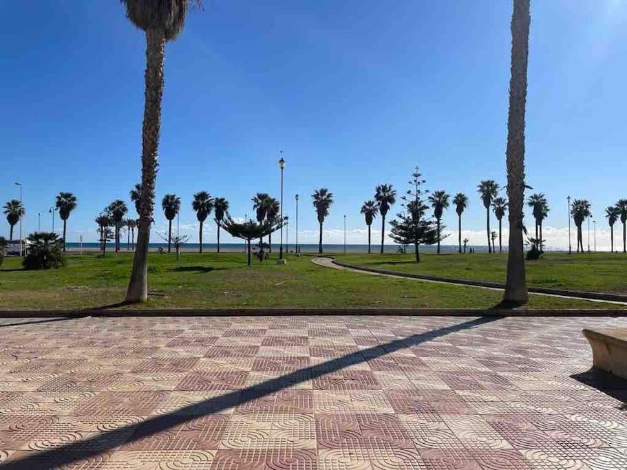 Apartamento Moderna Y Alegre Vivienda Junto Al Mar . Roquetas de Mar Exterior foto