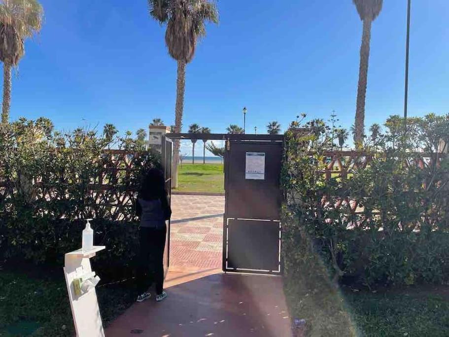 Apartamento Moderna Y Alegre Vivienda Junto Al Mar . Roquetas de Mar Exterior foto